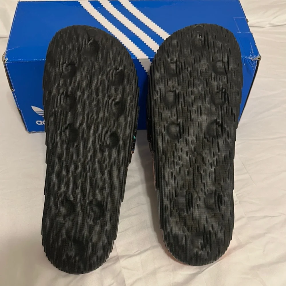 Adidas Originals ADILETTE 22 Slide Black Paint Splatter. U.S Men’s size : 13